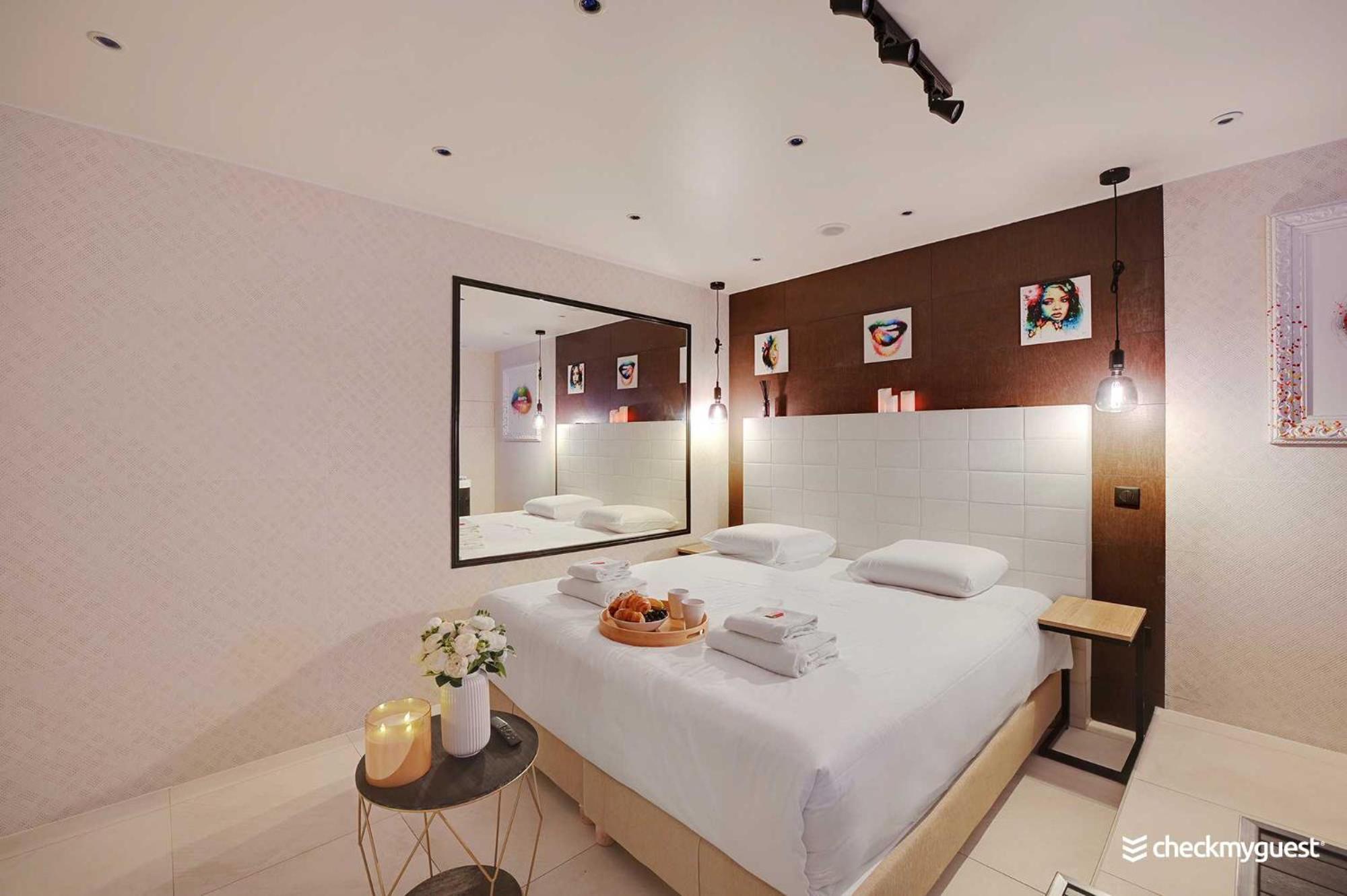 Intimate Apartment With Air Conditioner & Jacuzzi 2Br 6P Montmartre Paris Bagian luar foto