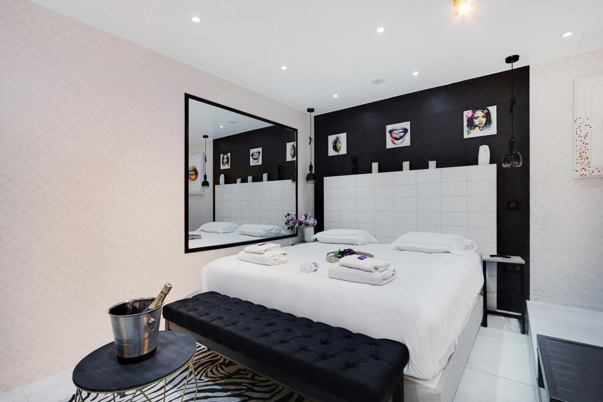 Intimate Apartment With Air Conditioner & Jacuzzi 2Br 6P Montmartre Paris Bagian luar foto