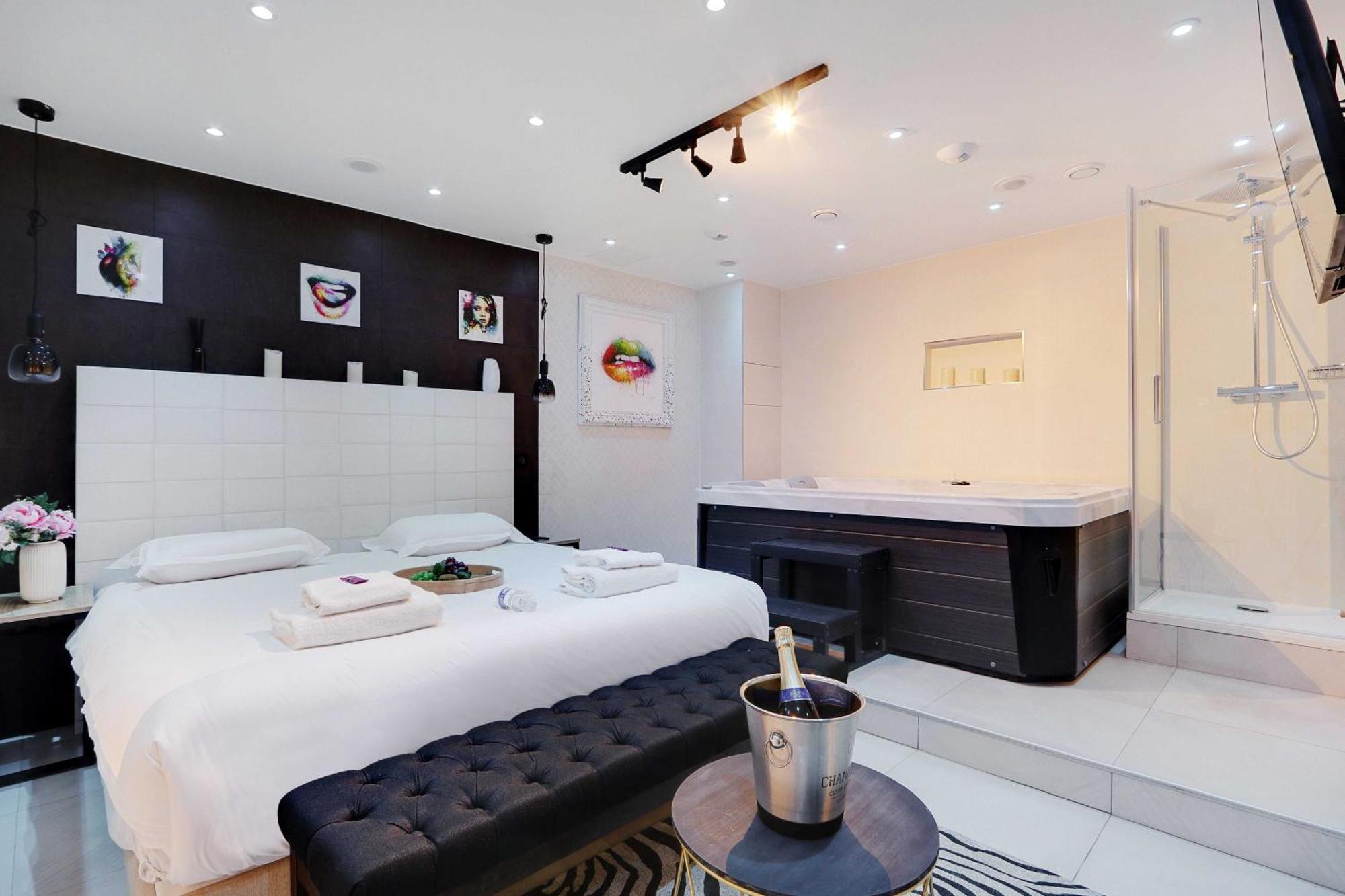 Intimate Apartment With Air Conditioner & Jacuzzi 2Br 6P Montmartre Paris Bagian luar foto